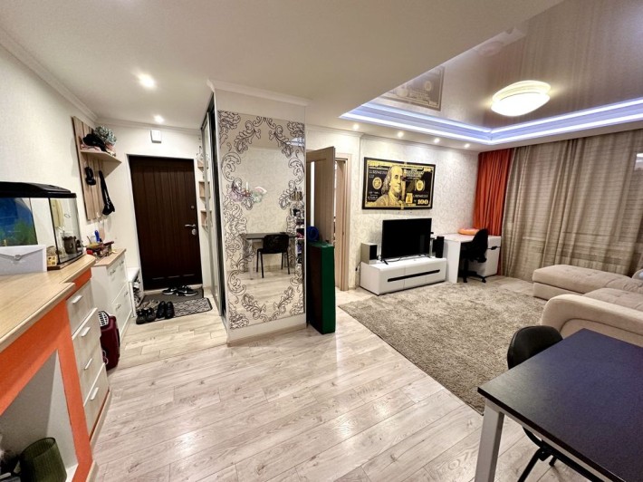 Продам 3к чешка ЖМ ПОБЕДА 4, Евроремонт. Все остается - фото 1