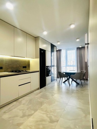 Квартира з ремонтом та побутовою технікою вул. Садова. Без комісії. - фото 1