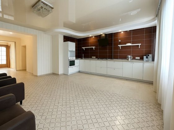 4-ком. кв. с новым ремонтом! И невероятным видом на Днепр! Днепр