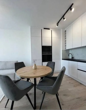 Варшава Польща продаж євро двушка - фото 1