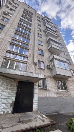 Продается 1 комн. квартира по ул. Лобановского в кирпичном доме - фото 1