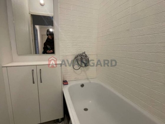 Продам 2 к квартиру на Победе средний этаж Днепр