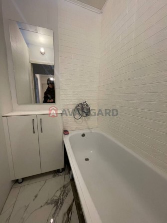 Продам 2 к квартиру на Победе средний этаж - фото 1