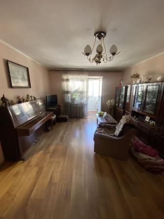 Квартира в центрі Леха Качинського, зупинка біля будинку - фото 1