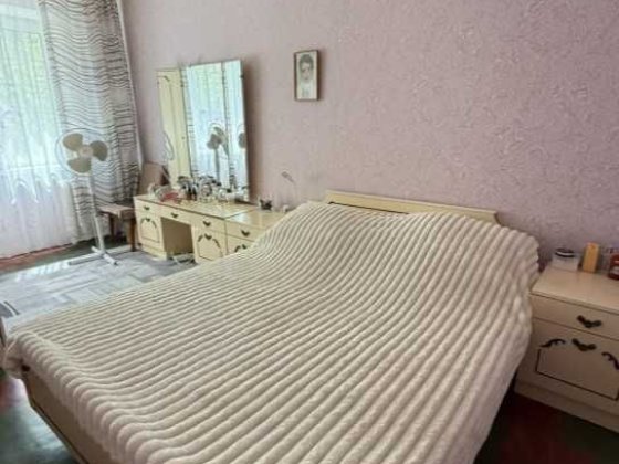 Продам 2-к квартиру Левый берег, ул. Б. Хмельницкого / Косиора, 2/5 Дніпро