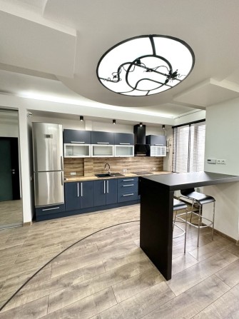 Продам 2-х к. квартиру с паркингом инд. газ. отопл. клубный дом - фото 1