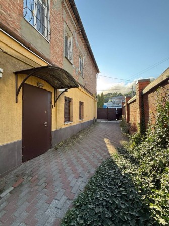 Продаж квартири центр, окремий вхід - фото 1