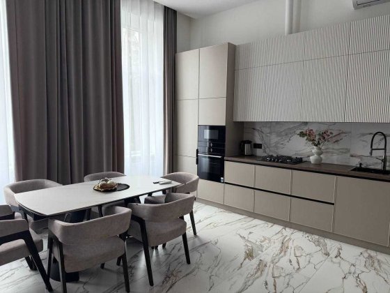 Продаж 2-кім. в центрі біля парку Львів