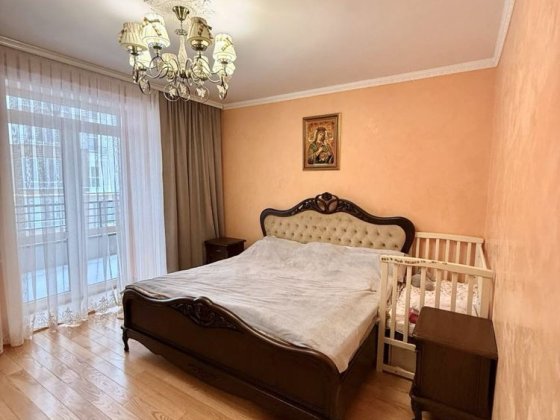 Трикімнатна квартира з ремонтом з дорогих матеріалів Львов