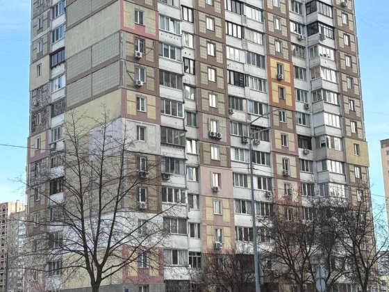 Троєщина, вул. Градинська 10, продаж 3к 77 м2, під ремонт, без комісії Киев