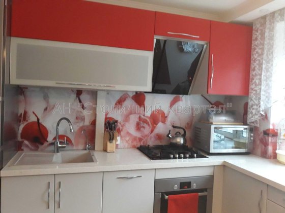 Пріорка Трикімнатна Макіївська 7 Киев