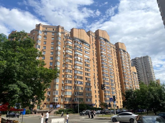 Простора 2-кімнатна квартира з якісним ремонтом вул. Срібнокільська 24 Київ