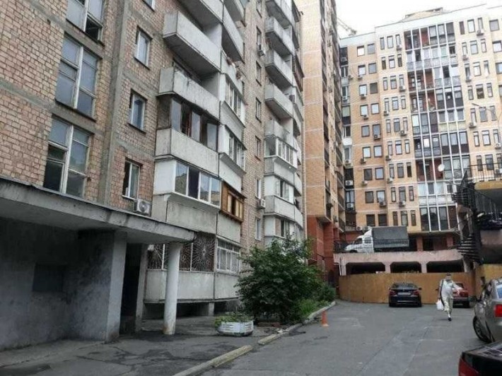 Продам 1-ку метро Олимпийская ул.Жилянская 76 Центр - фото 1