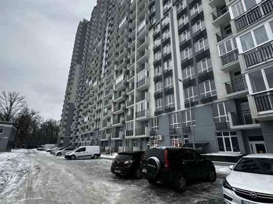 Продам квартиру,правий берег, новий будинок. Біля метро. Киев