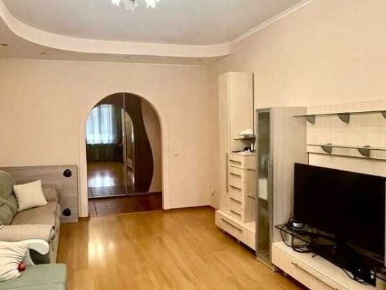 2кімн. 75кв.м Позняки, Ахматової вул. Київ