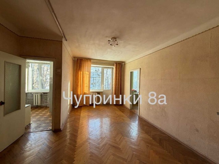 Продам 2 кім. квартиру(Дарницька площа) вулиця Григорія Чупринки 8 А - фото 1