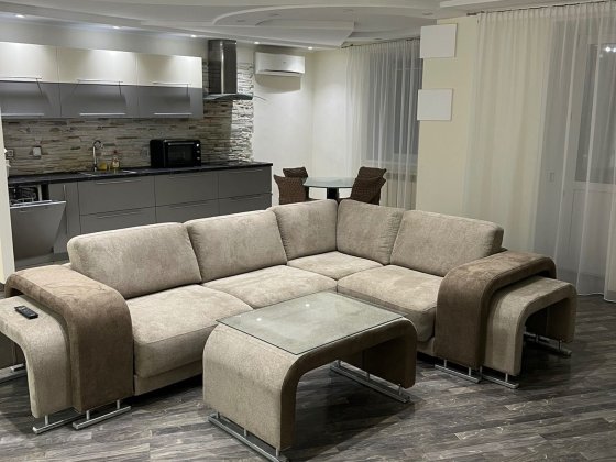 Простора та затишна 3-к квартира 100 м² вул. Вишняківська 13 Киев