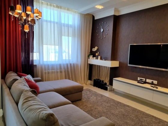 Продаю 2х кімнатну квартиру  вул.Хоткевича Гната  10 Киев