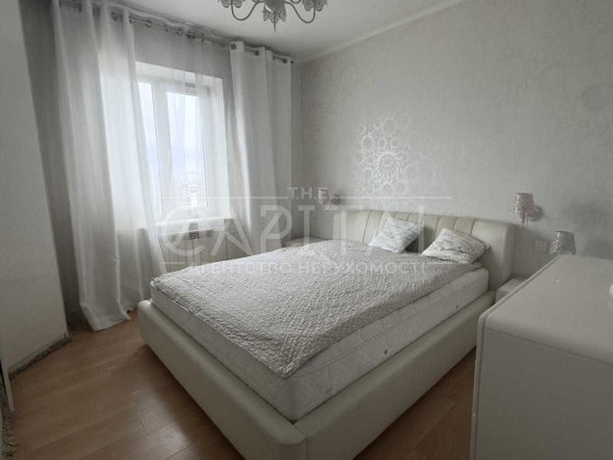 Продаж 4 - кімнатної квартири Киев