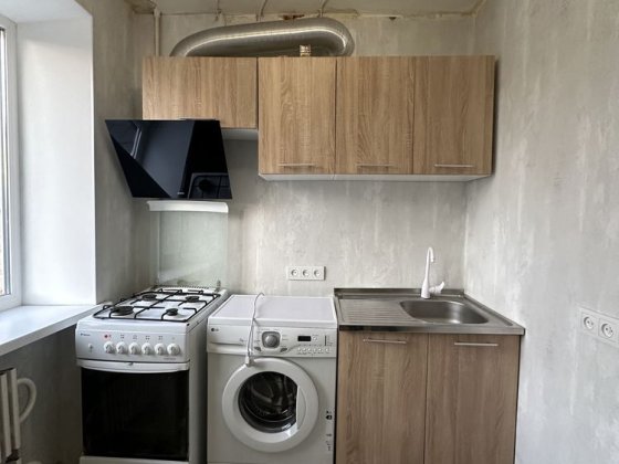 Продаж 2-к квартири Незалежної України ( район зупинки Миру ) Запоріжжя