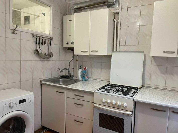 Продам 1 комн. в центре города. Можно сразу вселятся! - фото 1