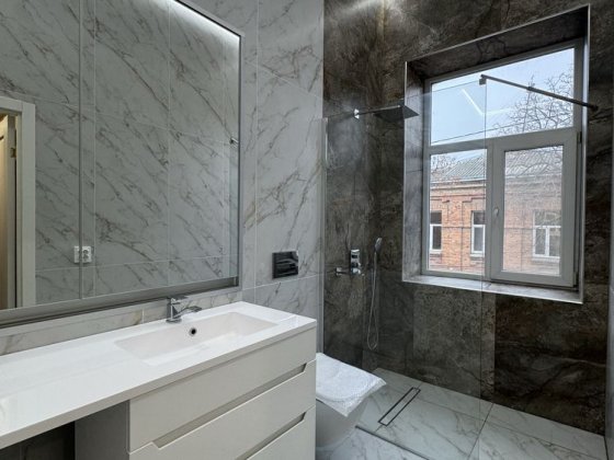 Продам квартиру в центрі міста  три окремі кімнати Кропивницкий