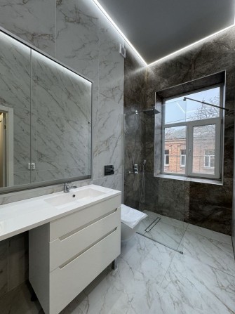 Продам квартиру в центрі міста  три окремі кімнати - фото 1