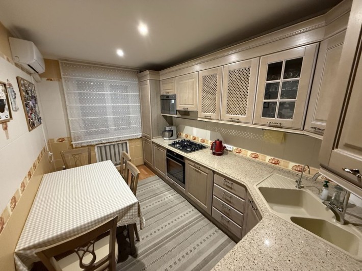 Пятикомнатная квартира в районе СухогоФонтана на ул.Шоссейной. - фото 1