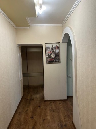 Продам двокімнатну повнометражну квартиру - фото 1