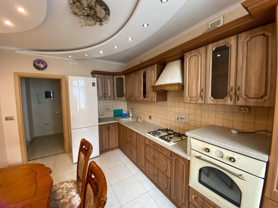 Продаж великогабаритної двокімнатної квартири в мкр.Північний (л1) Миколаїв