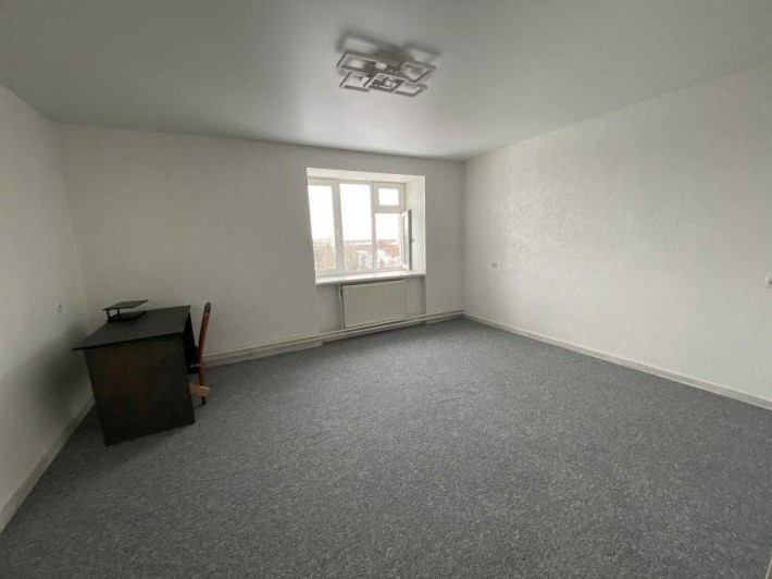 Трикімнатна з свіжим ремонтом - фото 1