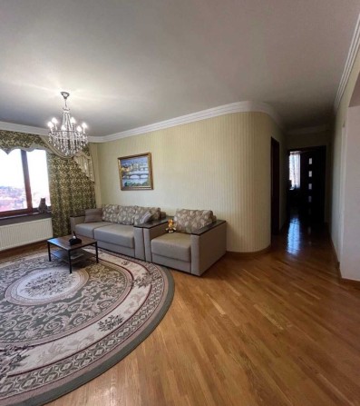 4-кімнатна квартира в центрі міста по вул. Ріхтера - фото 1