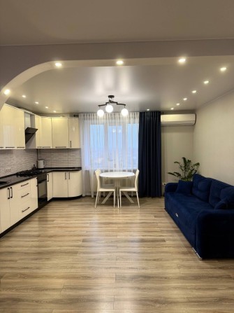 3 кімнати • 106 м² • 10 поверх — стильна квартира з ремонтом та меблям - фото 1