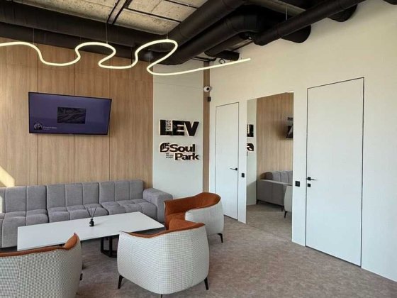 ПРОДАЄМО БЕЗ КОМІСІЇ 2кім+кух.студіо+тераса Пилипа Орлика посеред ЛІСУ Львів