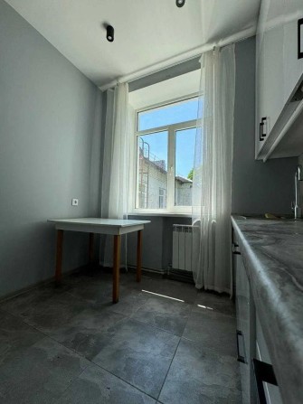 ПРОДАЄТЬСЯ 4-х кімнатна квартира у центральній частині міста. - фото 1