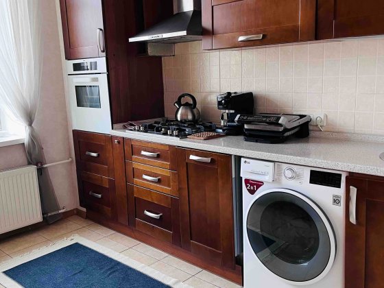 Продається трикімнатна квартира.Дніпровський район.Метро Дарниця Київ