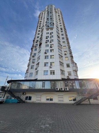 Продається трьохкімнатна квартира по пр. Володимира Івасюка, 53Б. - фото 1