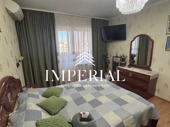 Продаж  4 к. кв. з якісним ремонтом на вул. Олександри Екстер, 9 Киев