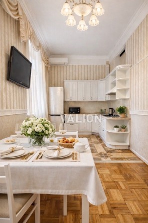 Продаж 2х к кв. у історичному центрі Київа, вул. Саксаганського 41-в - фото 1