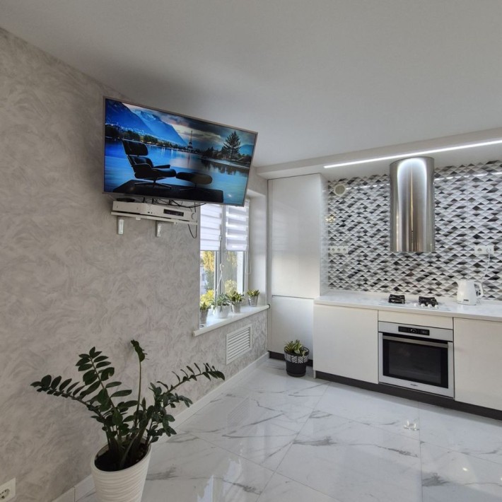 Продам трикімнатну квартиру на ремонтом - фото 1