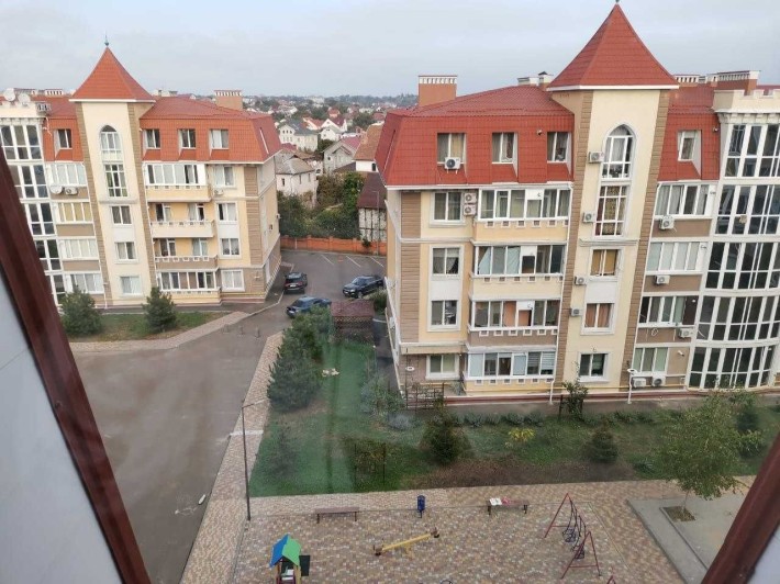 Продам 2х комнатную квартиру с ремонтом  в ЖК "Адемгородок "Совиньон" - фото 1