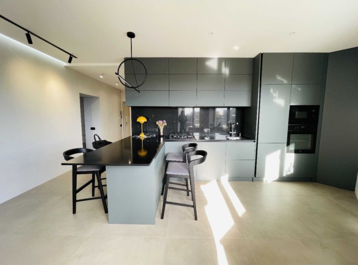 Простора квартира з терасою в ближньому центрі - фото 1