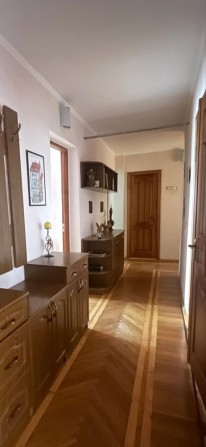 Чотирикімнатна сімейна квартира в улюбленому районі міста - фото 1