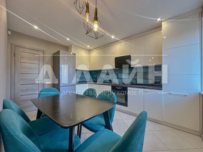 Краща пропозиція! 3кімн.квартира з ремонтом у Центрі міста! - фото 1