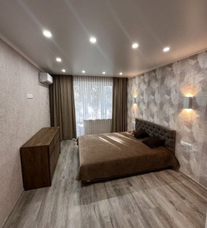 Продажа трёхкомнатной квартиры в ЦЕНТРЕ!  РЕМОНТ! - фото 1