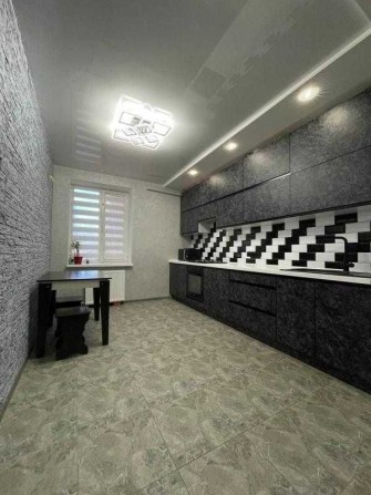 Продам 3-к квартиру с ремонтом, кирпичный дом Черемушки (2-832-050 ОФ) - фото 1