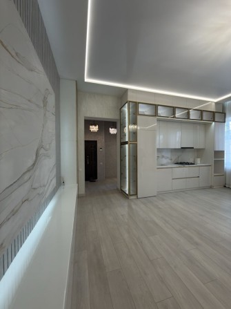 Шикарна  квартира у центрі - фото 1