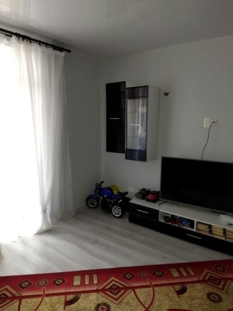 Простора 2-кімнатна квартира з ремонтом у новобудові - фото 1