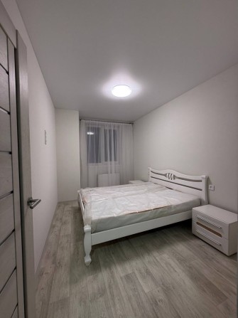 Продам Срочно укомплектованная квартира новостой 3эт метро - фото 1