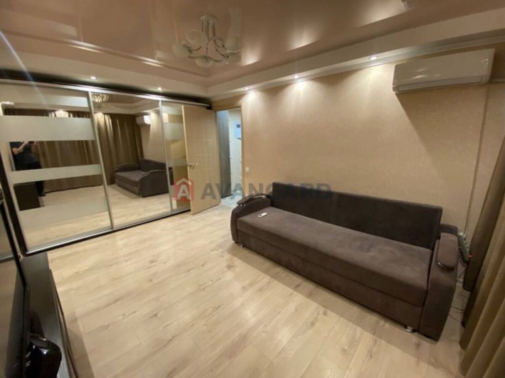 1 кімнатна квартира. КОМАРОВА 21. - фото 1